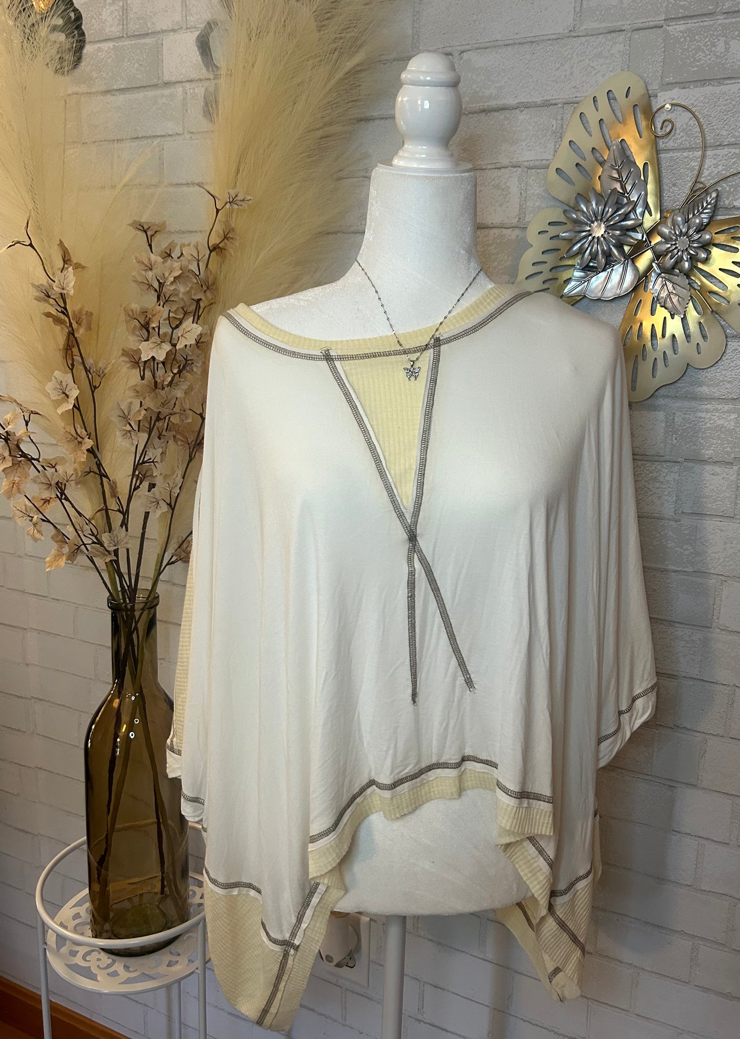 Pol-Oversized round neck contrast color knit top