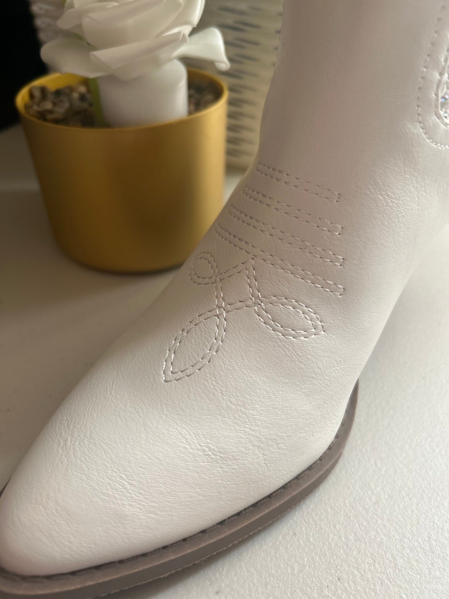 Country Vibes Chunky High Heel Western Boots